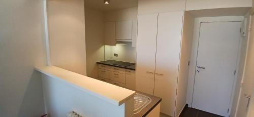 Beachfront Studio in Knokke-Heist with Stunning Sea Views for Families - image 2
