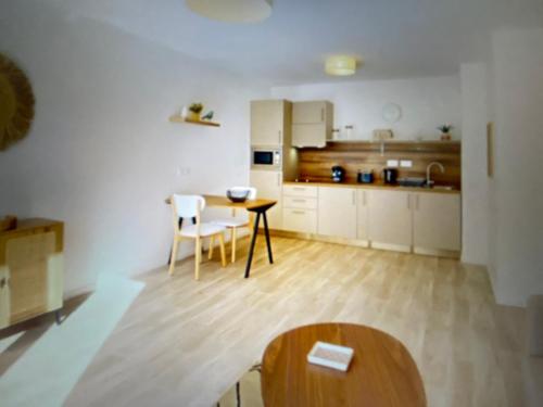 bright one bedroom apartment rteiwb