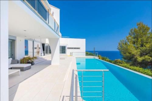 Spacious Family Home with Private Pool and Sauna