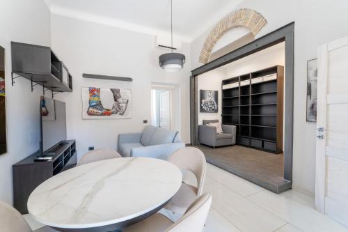 Opera Square Apartment 3BR 3BA