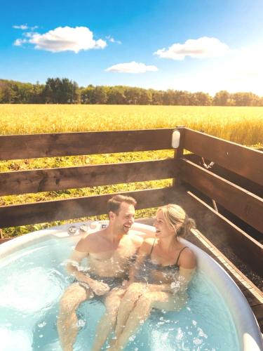Black Bull Retreat, Barmston with Private Hot Tubs 4