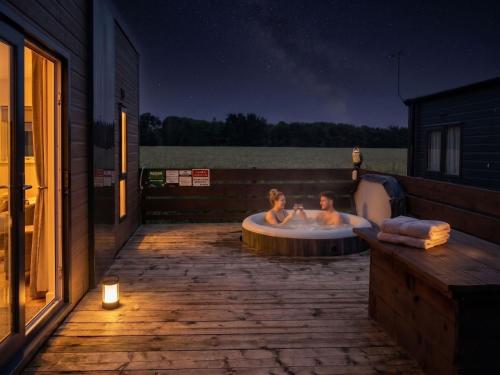 Black Bull Retreat, Barmston with Private Hot Tubs 3