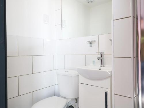 Apartment 610 - image 4