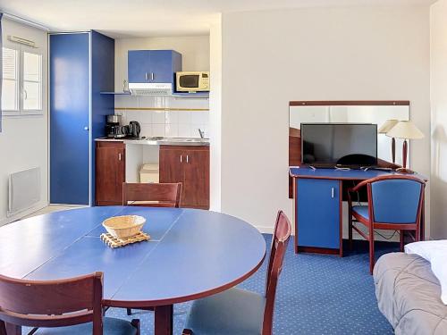 2 bedrooms, 4 beds