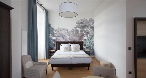 1 king bed, 1 twin bed, 1 sofa bed