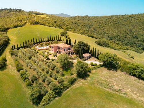 Have, Private Tuscan Villa with Pool near Volterra in Pomarance