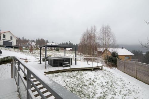 Chalet des Ruchers - Sleeps 6 - Private Hot Tub - image 3