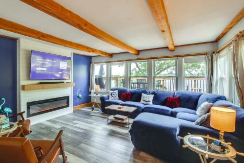 Waterfront Fox Lake Vacation Rental w/ Fire Pit! in Johnsburg (IL)