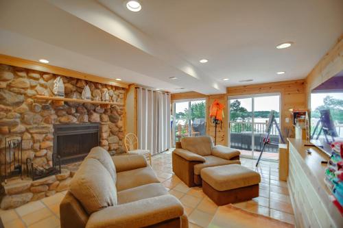 Waterfront Fox Lake Vacation Rental w/ Fire Pit! in Johnsburg (IL)