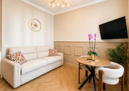 Seabnb - Elegantia Collection - AC - Central Luxury - Walk Everywhere