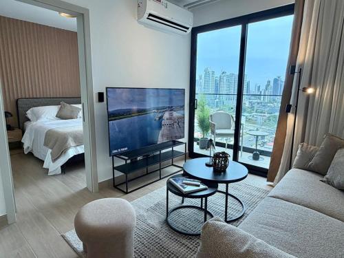 Luxury Quiet Retreat at The Hub - image 4