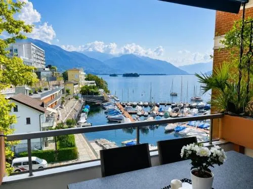 Dolce Vita by Fewotessin in Brissago, Schweiz