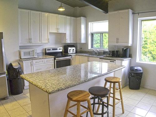 Gateside Chalets Expansive 6 Bedroom Hot Tub Near Village Blue Mountain - Ontario
