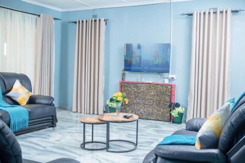 3 Bed Bulawayo Home Backup Power Sleeps 10 in บูลาวาโย