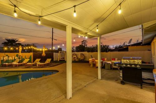 Scottsdale Old Town Heated Pool Fire Pit - image 4