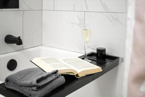 Group-Friendly 5BR Pool Home Old Town - image 4