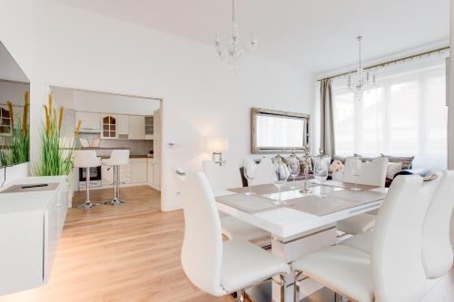 Wenceslas Square Royal Two Bedroom Apartment - image 5