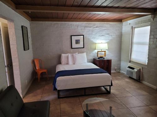 1 queen bed