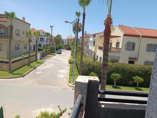 Grand appartement dans une villa avec piscine privée (Grand appartement dans une villa avec piscine privee) in Sidi Rahal