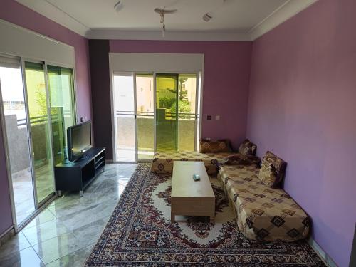 Grand appartement dans une villa avec piscine privée (Grand appartement dans une villa avec piscine privee) in Sidi Rahal