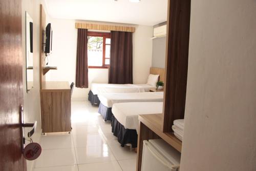 3 twin beds