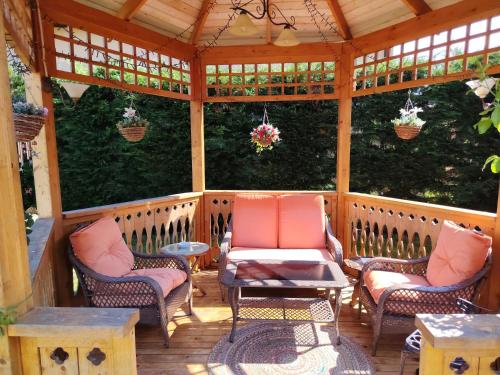 Casa cu gradina Untold-Electric Castle in Chinteni