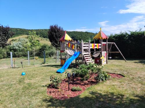 Casa cu gradina Untold-Electric Castle in Chinteni