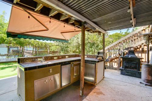 Shared Boat Dock at Clear Lake Couple’s Retreat in Lucerne (CA)