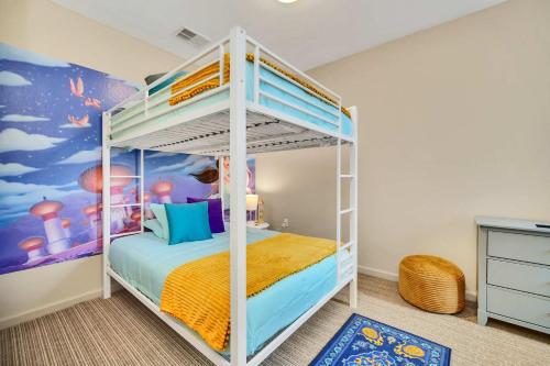 Bright 3BR Condo With Pool, Close to Disney!