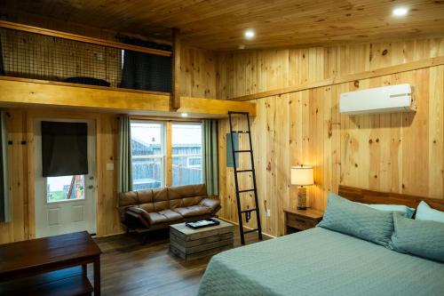 1 queen bed, 2 twin beds, 1 sofa bed