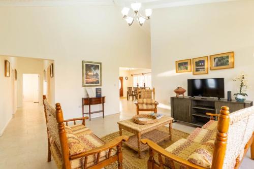 Private 3-Bedroom Villa with Piton Views Near Soufriere, Saint Lucia in チョイスル