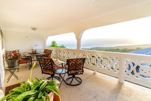 Private 3-Bedroom Villa with Piton Views Near Soufriere, Saint Lucia in チョイスル