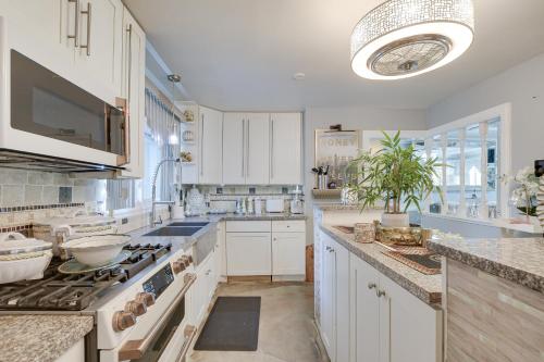 Near Parks & Eats! Elegant Southwest Chicago Home in Ashburn