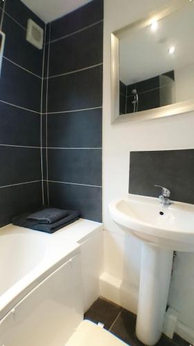 Buller House - image 2