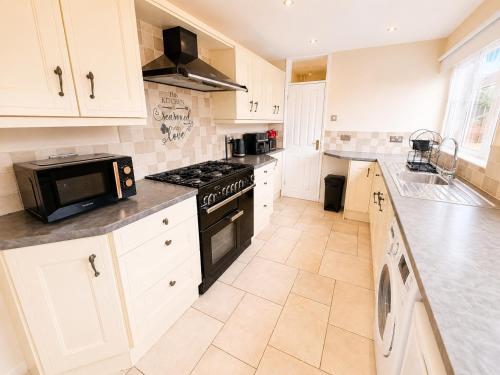 Cosy 4br Home Private Parking 10 Mins To Universal Studio Site Sleeps 7 - Bedford