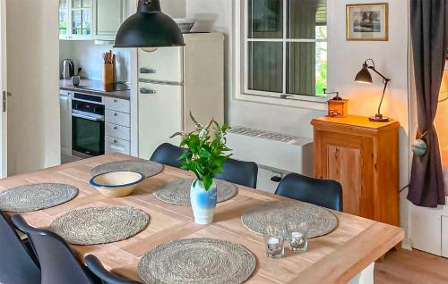 Cuina, 2 Bedroom Gorgeous Home In Thisted in Sonder Vorupor