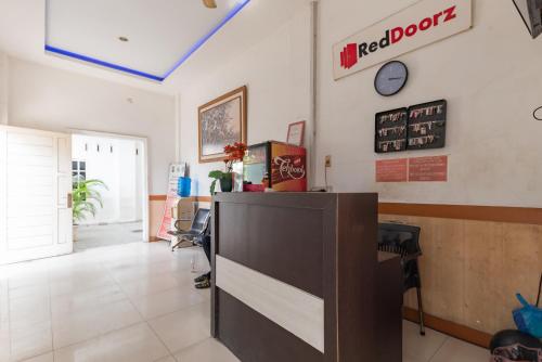 Lobby, RedDoorz near UIN Sumatera Utara Medan in Medan Perjuangan