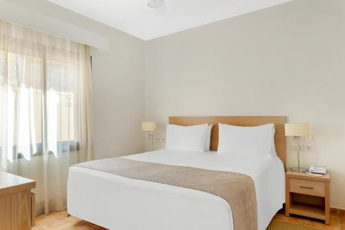 1 king bed, 1 sofa bed