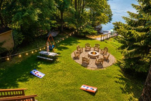 Lakefront HotTub Sauna Kayaks Fire Pit in Tobyhanna Township (PA)