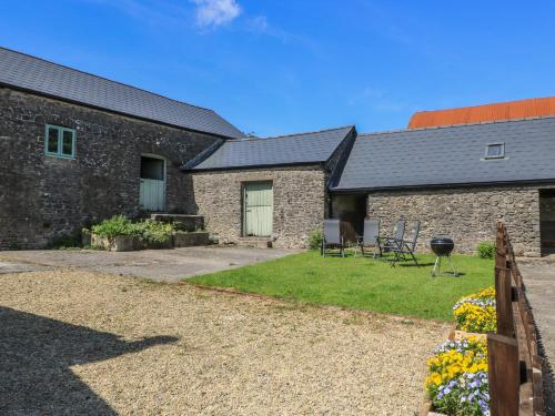 Udvendig, Dale Barton in Priddy