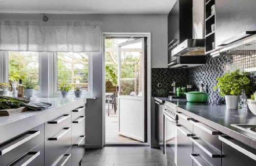 주방, Bright house close to the beach, city center and free parking in 분케플로스트란드