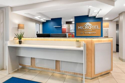 Lobby, Microtel Inn & Suites Greenville by Wyndham in Greenville (SC)