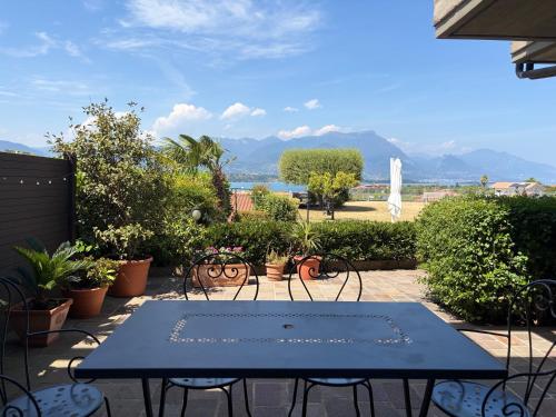  Flowers & garden apartment con vista lago in 25080 Manerba del Garda