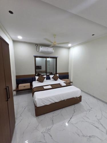 Hotel Saurabh Lodging and Executive