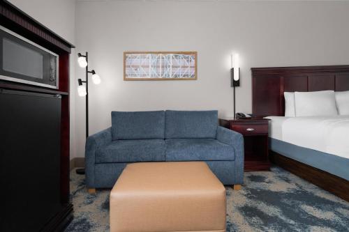 1 king bed, 1 sofa bed