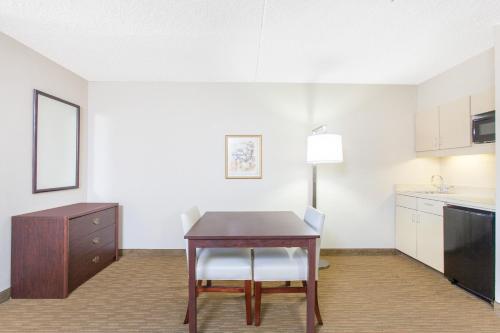 Hawthorn Suites Midwest City