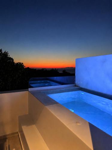 Acanthus Oia - Suites With Private Hot Tub - Oia