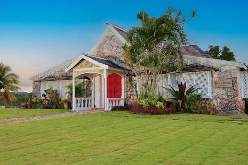Pvt Villa Estate with Mtn Views Pool in Ocho Rios in St. Mary