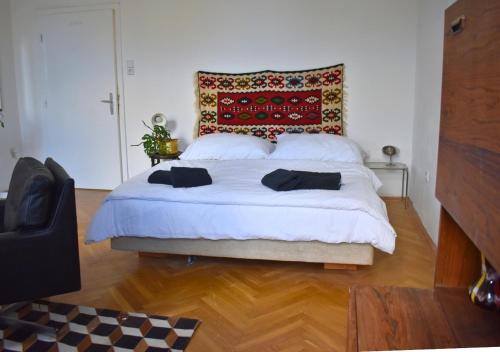 vintage house - LGBTQ & female friendly