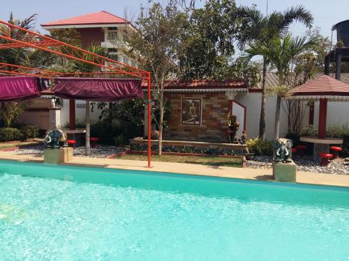 Swimming pool, Rerawadi Resort in Khun Han